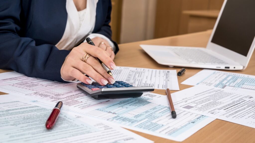 Employee filing taxes for her business